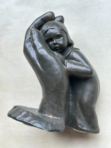 Alte hand mit kind skulptur - alte,